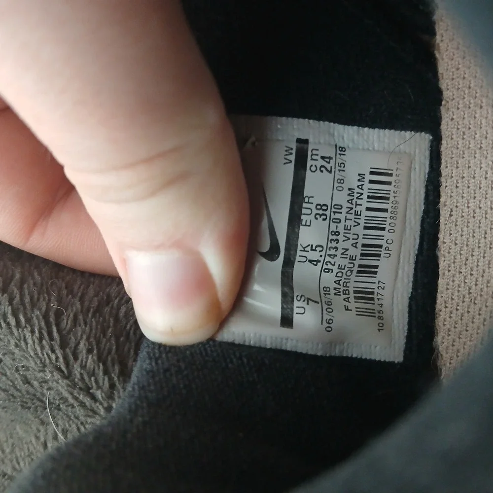 Nike Air Max Bella TR 1 Size 7 Black Grey‎ Rose Gold Training Shoes 924338-010